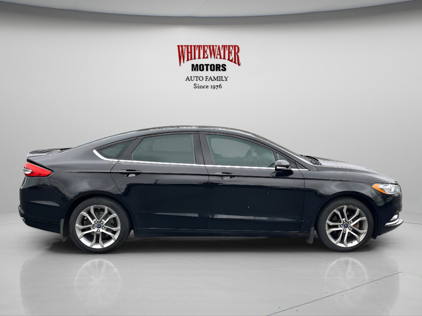 Used 2017 Ford Fusion SE w/ Equipment Group 201A FWD image 6