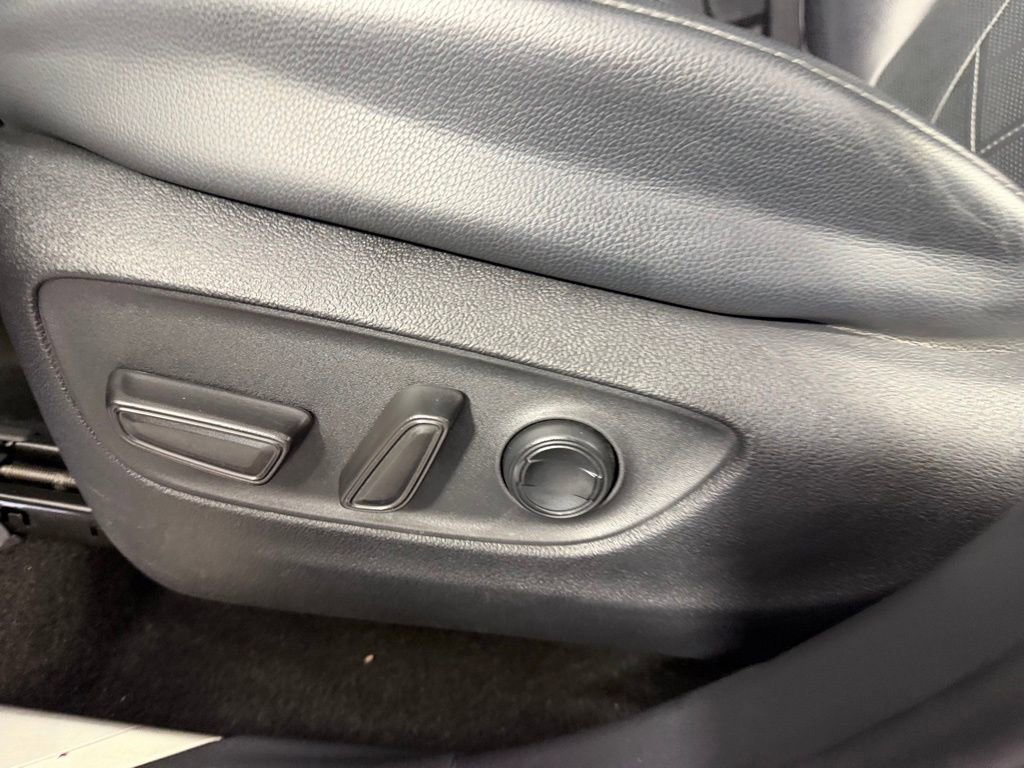 Used 2023 Toyota Highlander Platinum FWD image 22