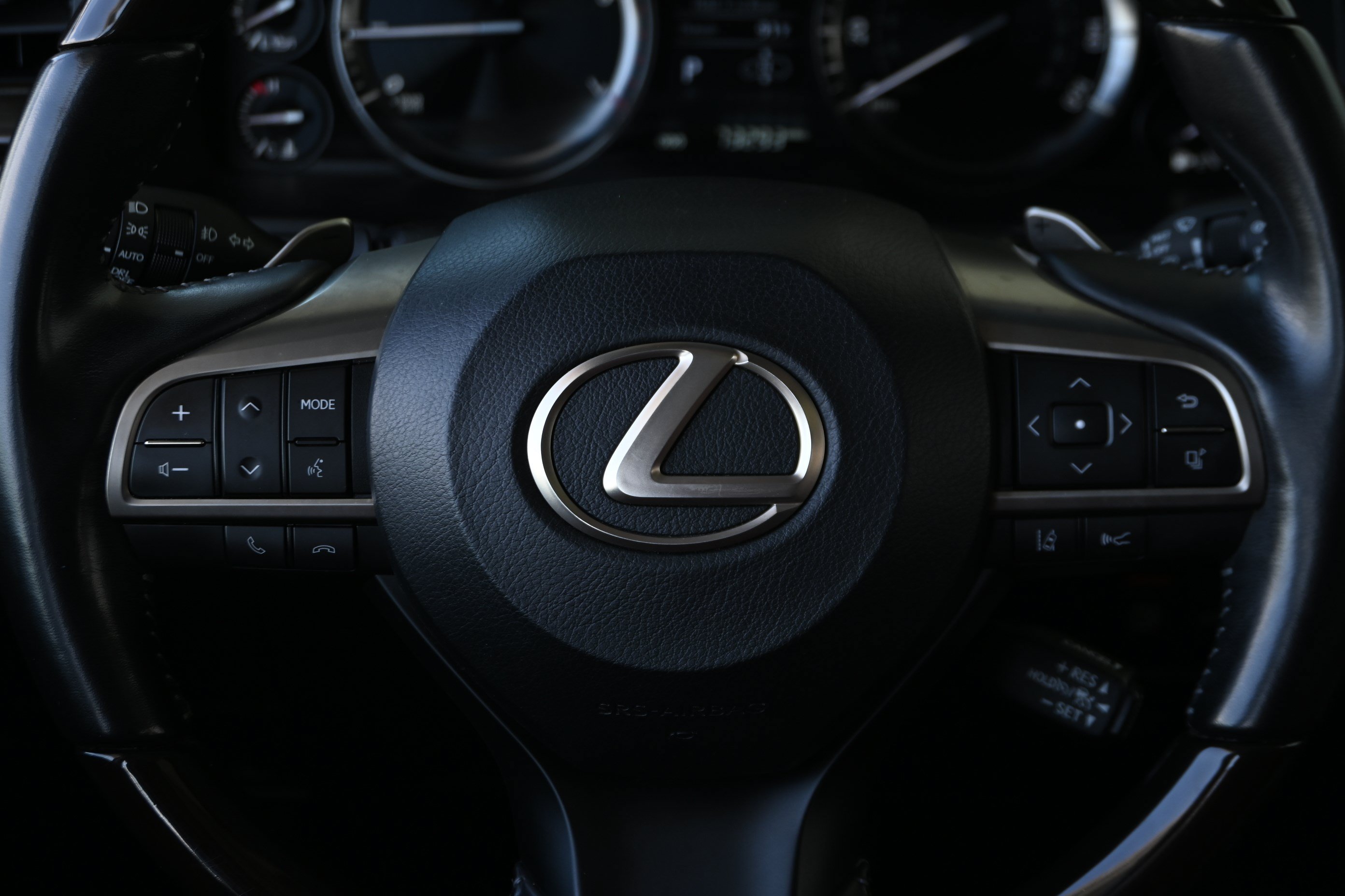 Used 2021 Lexus LX 570 4WD w/ Luxury Package image 33