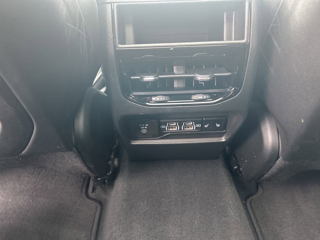 Used 2024 Jeep Grand Cherokee Limited image 18