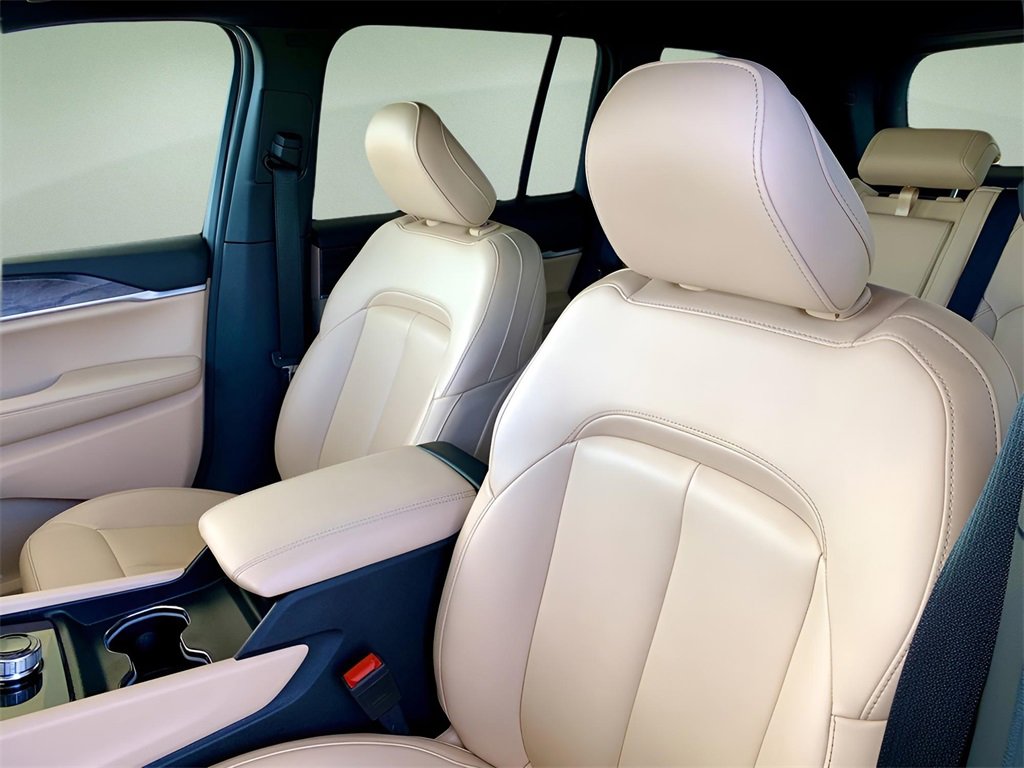 Used 2023 Jeep Grand Cherokee Limited image 17