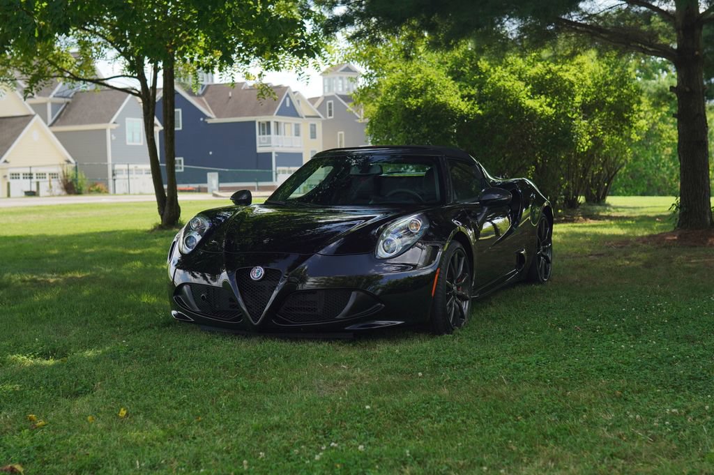 Used 2019 Alfa Romeo 4C Spider RWD image 3