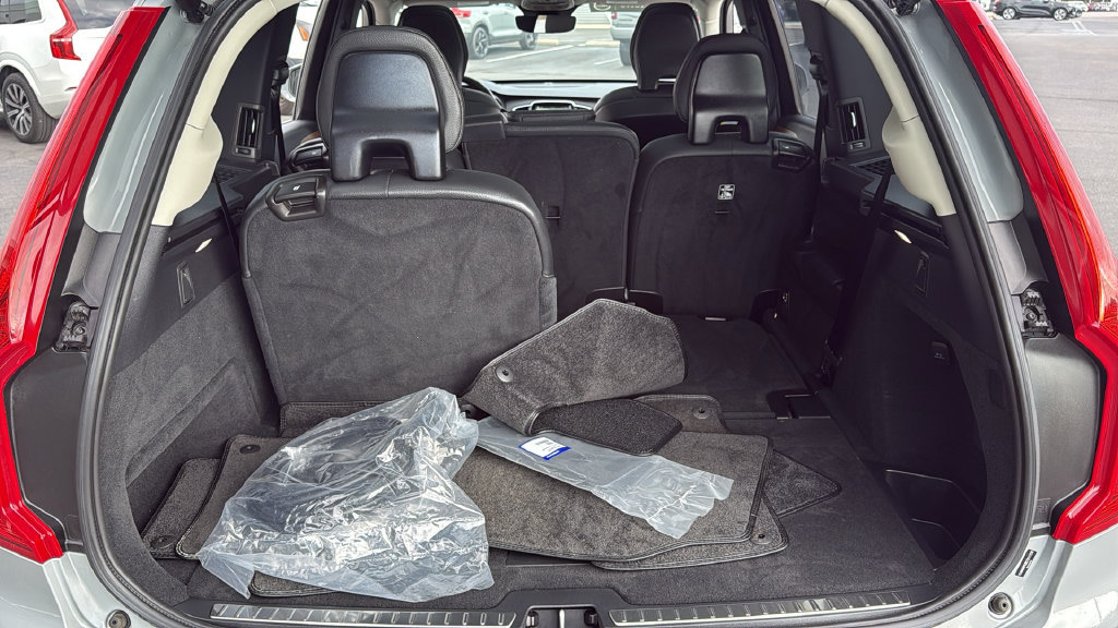 Used 2025 Volvo XC90 T8 Plus AWD/4WD image 29