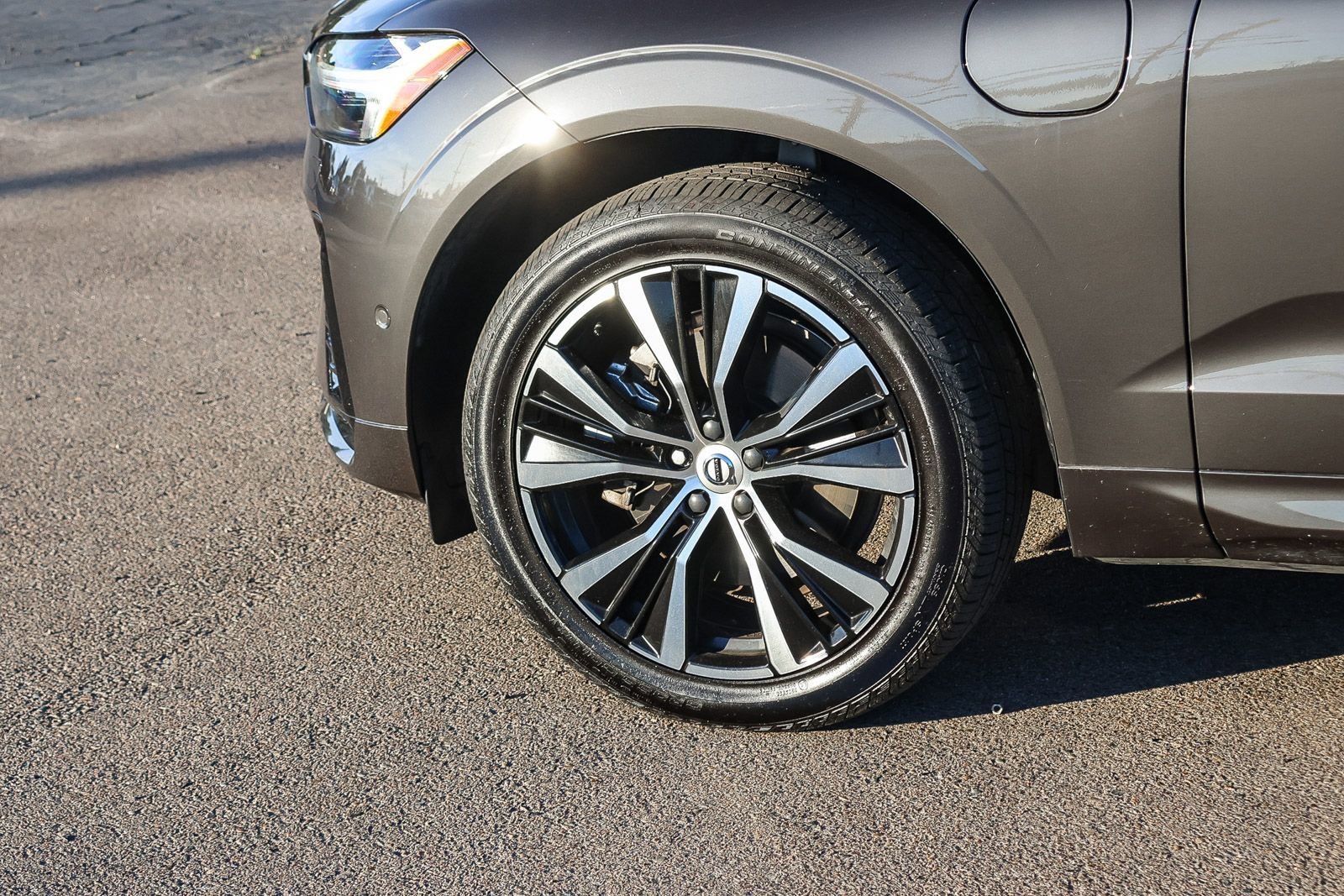 Used 2023 Volvo XC60 T8 Ultimate w/ Climate Package image 10