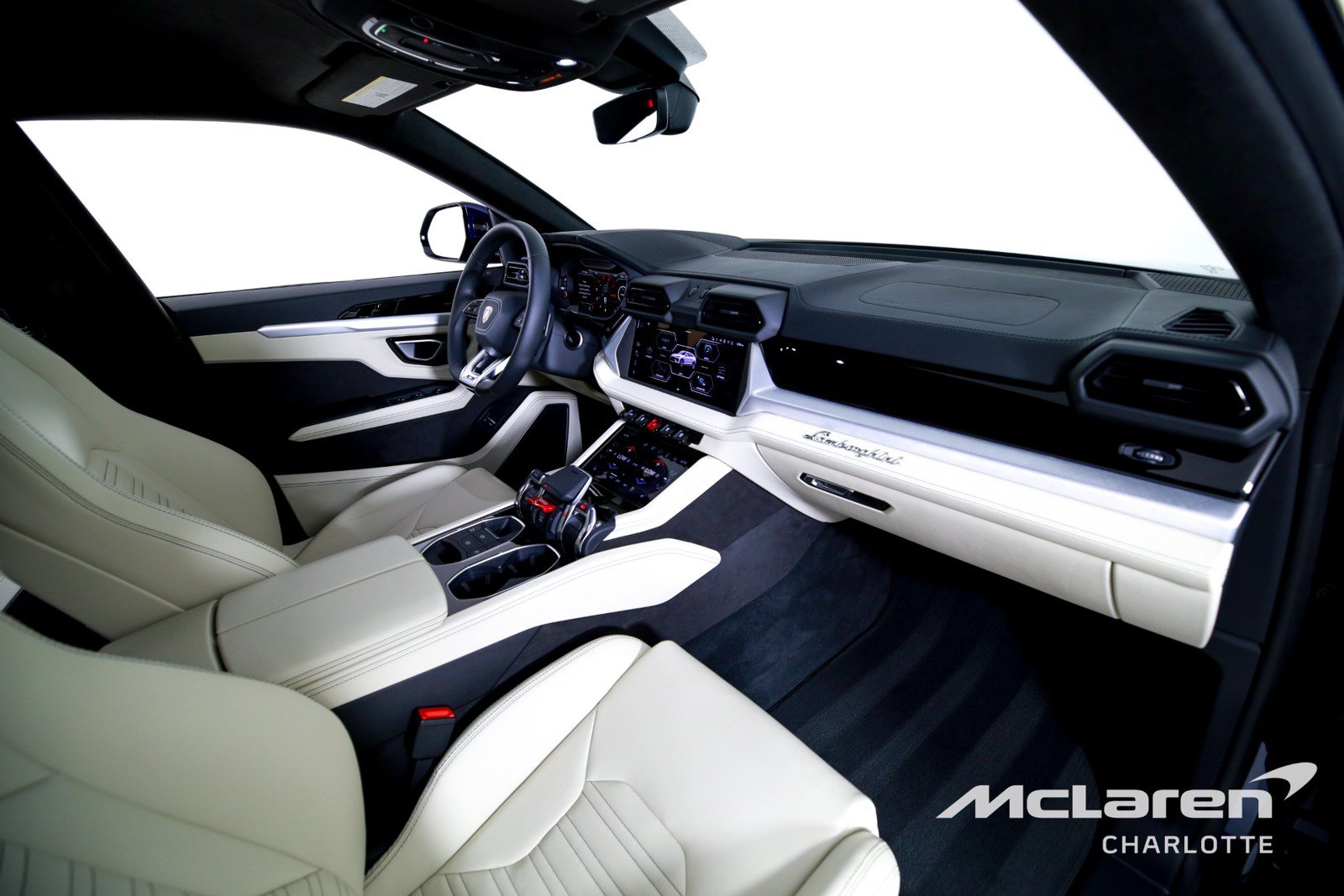 Used 2026 Lamborghini Urus SE AWD/4WD image 29