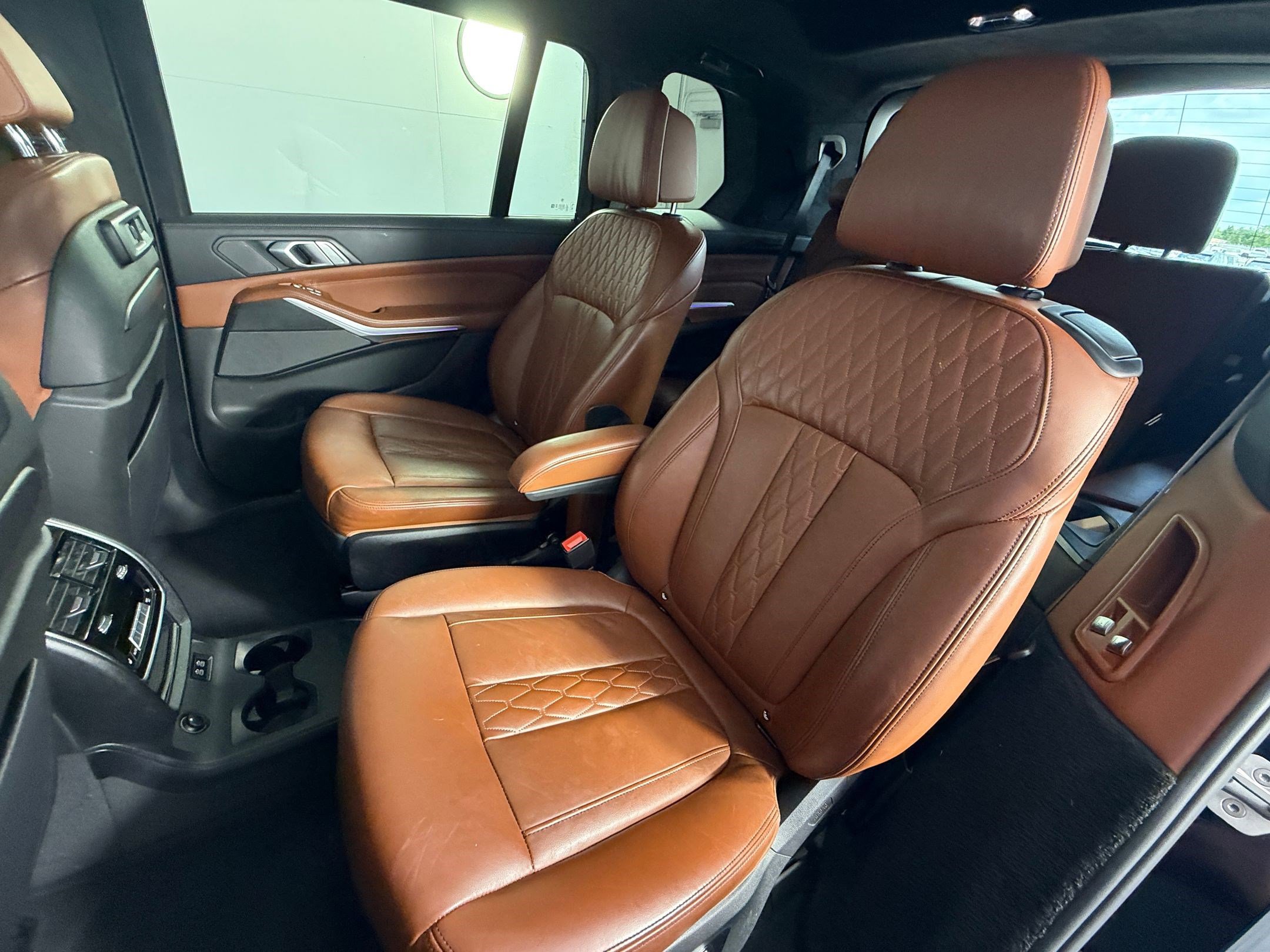 Used 2020 BMW X7 xDrive40i w/ M Sport Package AWD/4WD image 14