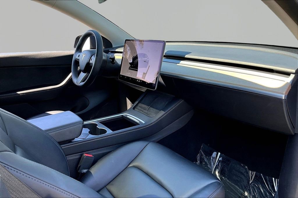 Used 2022 Tesla Model Y Long Range image 25