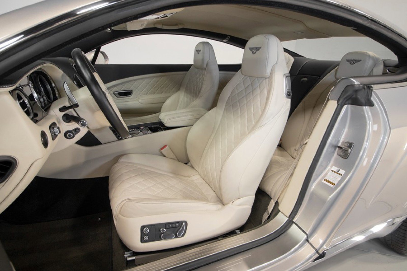 Used 2017 Bentley Continental GT image 3