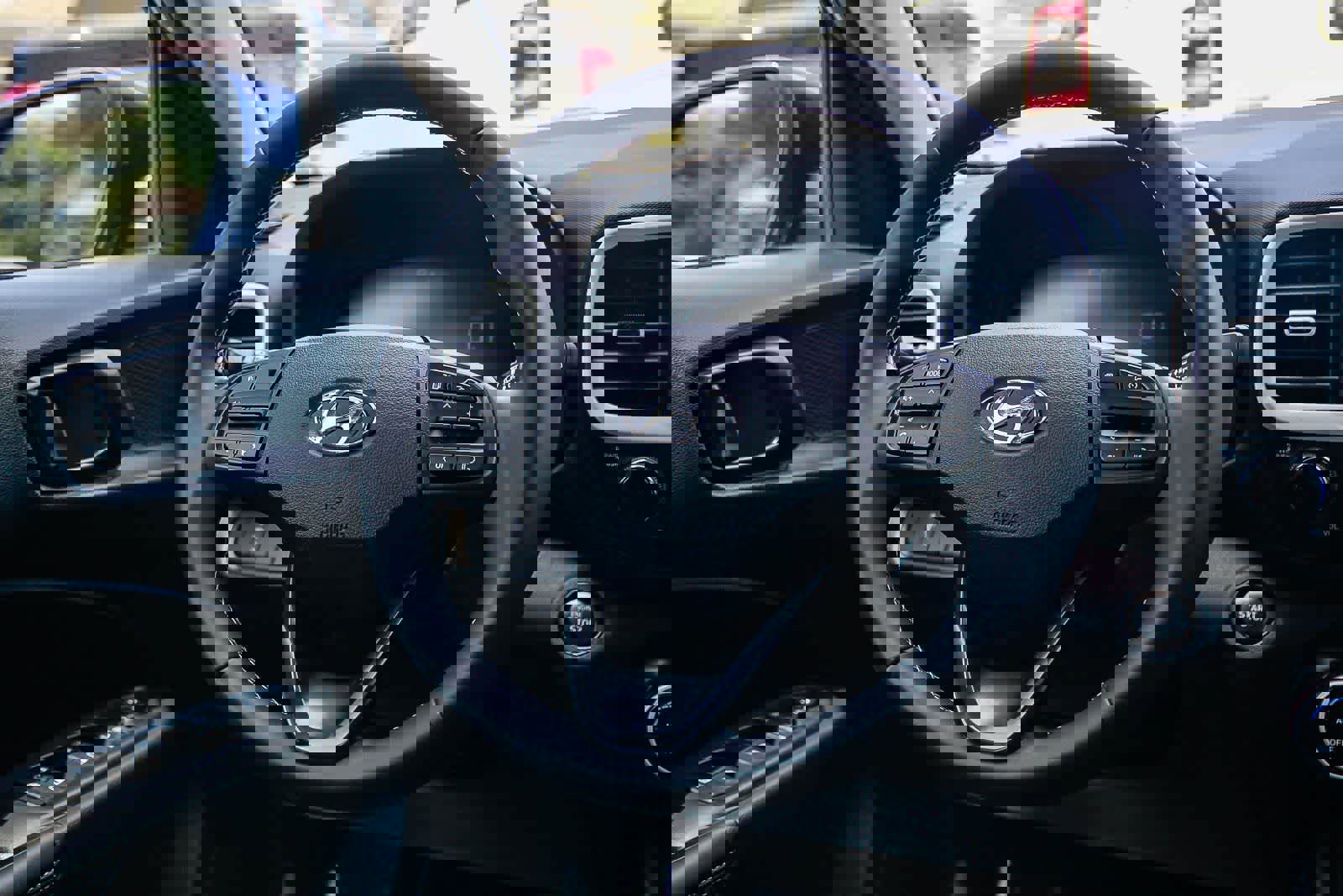 Used 2023 Hyundai Venue Limited image 15