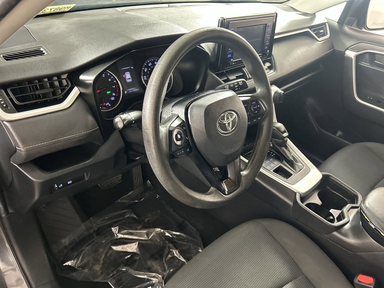 Used 2021 Toyota RAV4 LE image 11