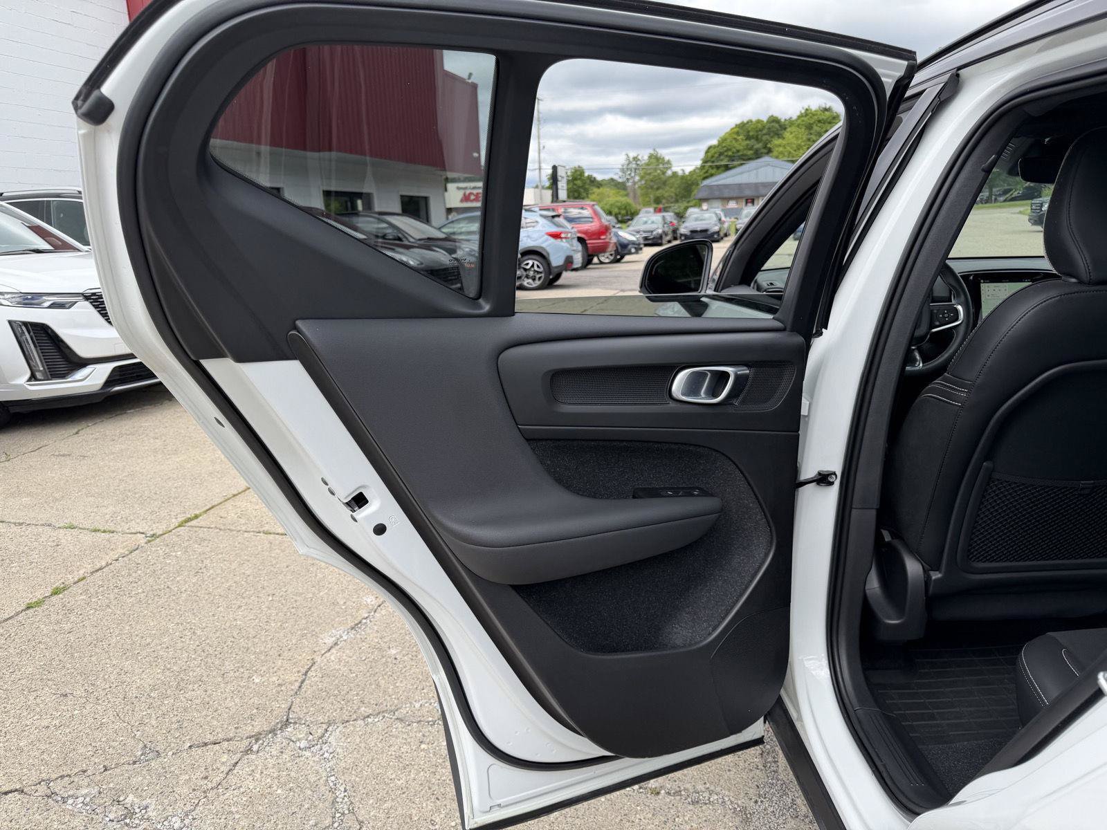 Used 2021 Volvo XC40 P8 Recharge w/ Advanced Package AWD/4WD image 21