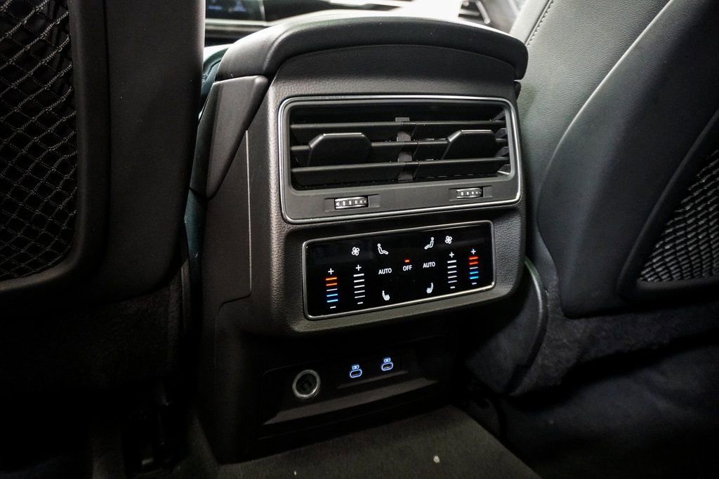 Used 2023 Audi Q8 Prestige w/ Prestige Package image 11