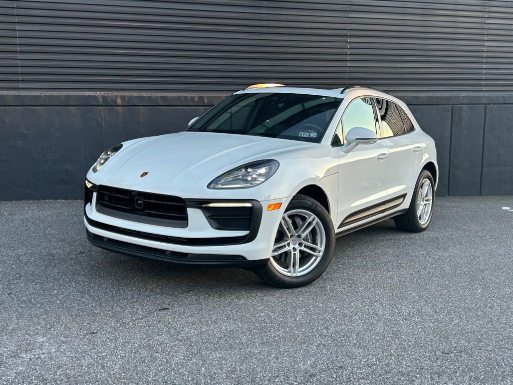 Certified 2025 Porsche Macan image 6