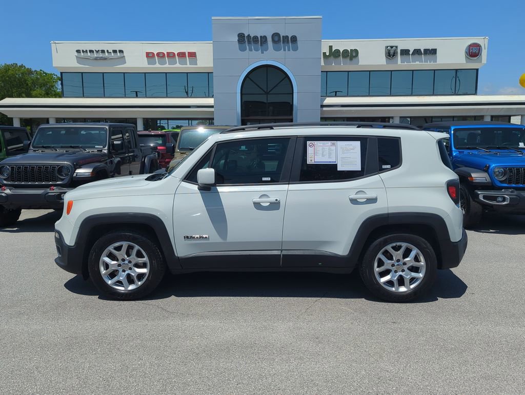 Used 2015 Jeep Renegade Latitude FWD image 4