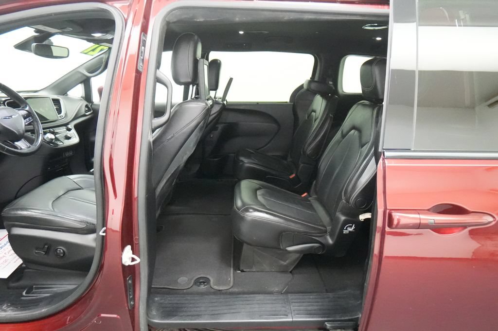 Used 2021 Chrysler Pacifica Touring-L w/ Uconnect Theater Family Group AWD/4WD image 20