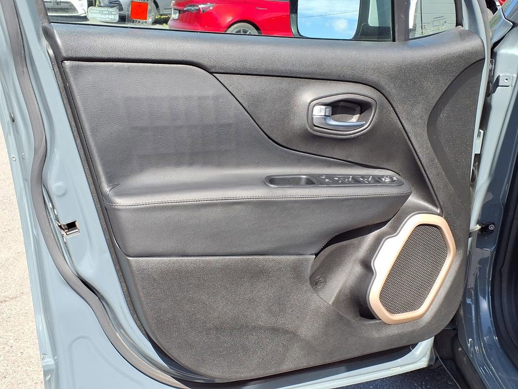 Used 2017 Jeep Renegade Limited FWD image 27