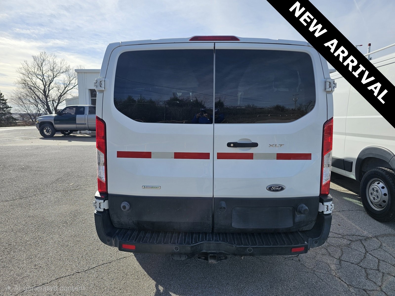 Used 2019 Ford Transit 350 XLT image 3
