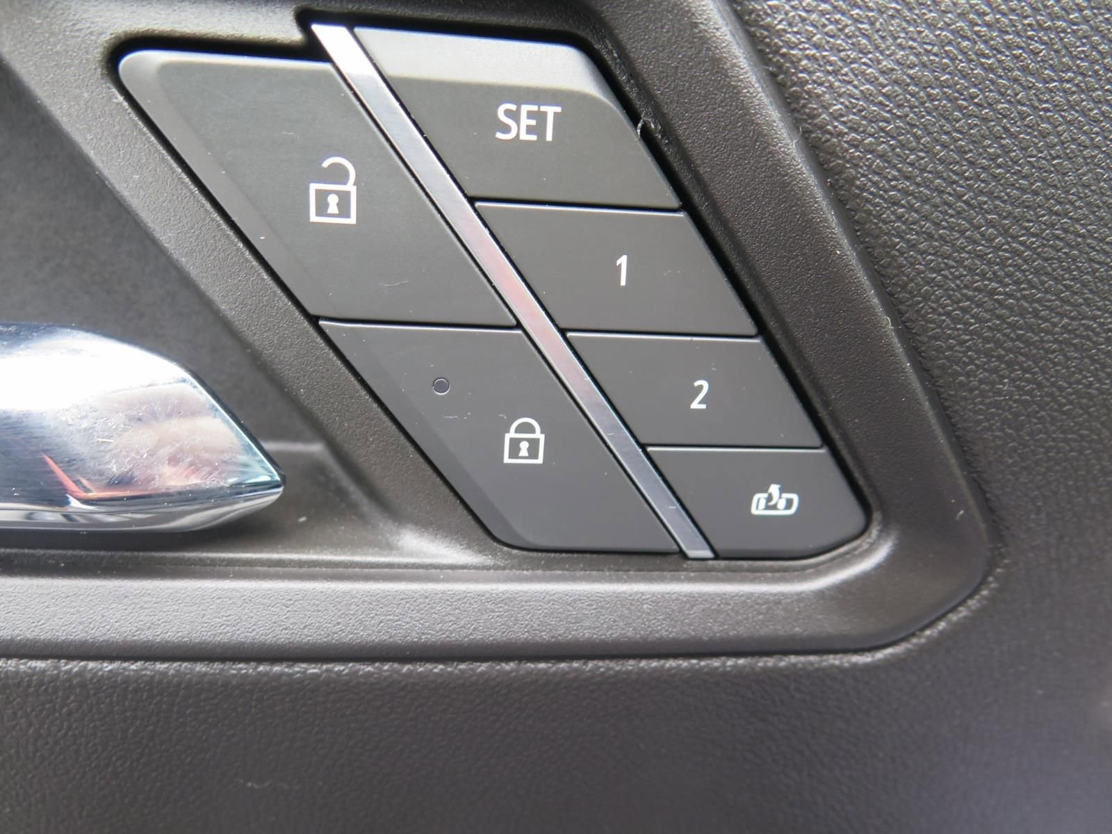 Used 2024 Chevrolet Colorado Z71 w/ Z71 Convenience Package 2 image 11