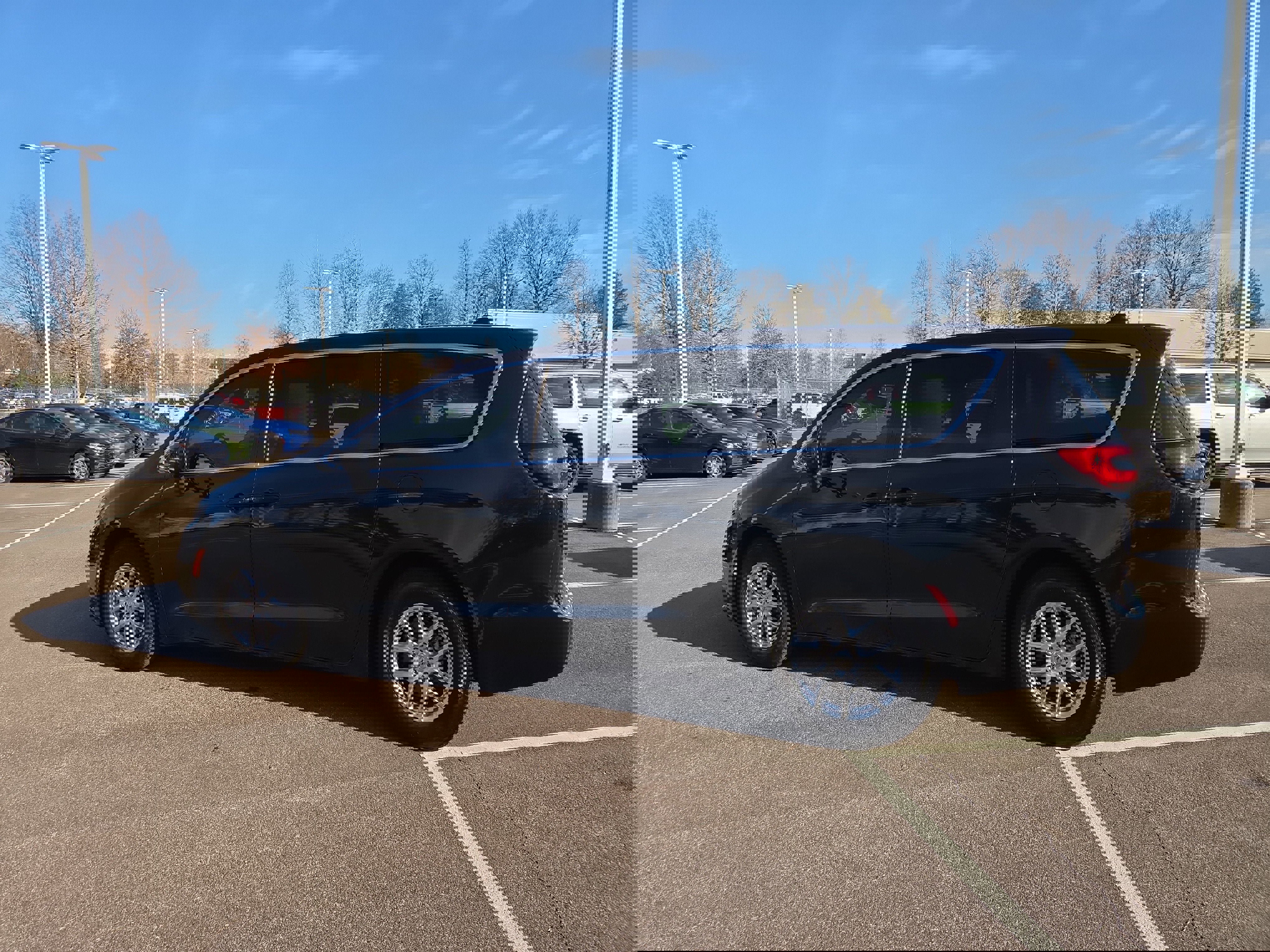 Certified 2023 Chrysler Pacifica Touring-L image 3