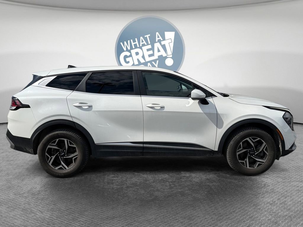 Used 2024 Kia Sportage LX image 2