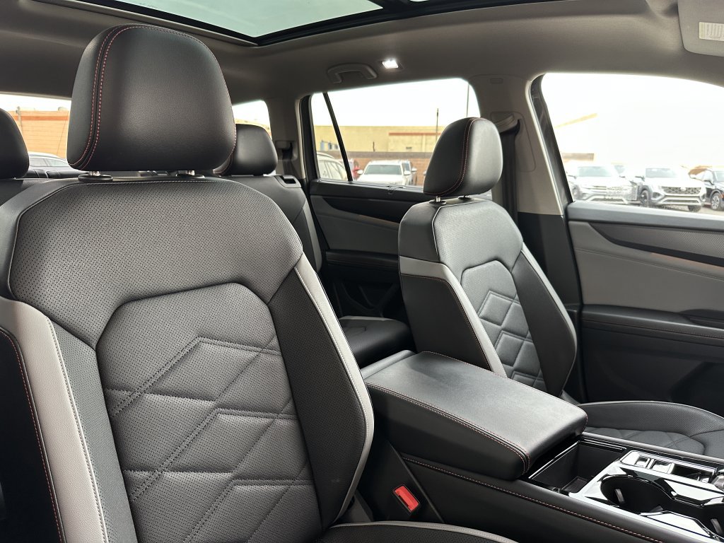 Used 2024 Volkswagen Atlas Peak Edition SE AWD/4WD image 42