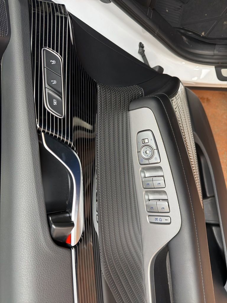 Used 2024 Hyundai Palisade Calligraphy image 25