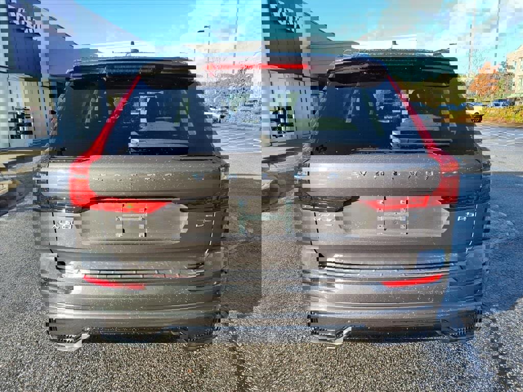 Certified 2023 Volvo XC60 B5 Plus w/ Protection Package Premier image 4