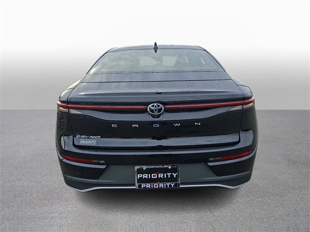 Used 2024 Toyota Crown XLE image 5
