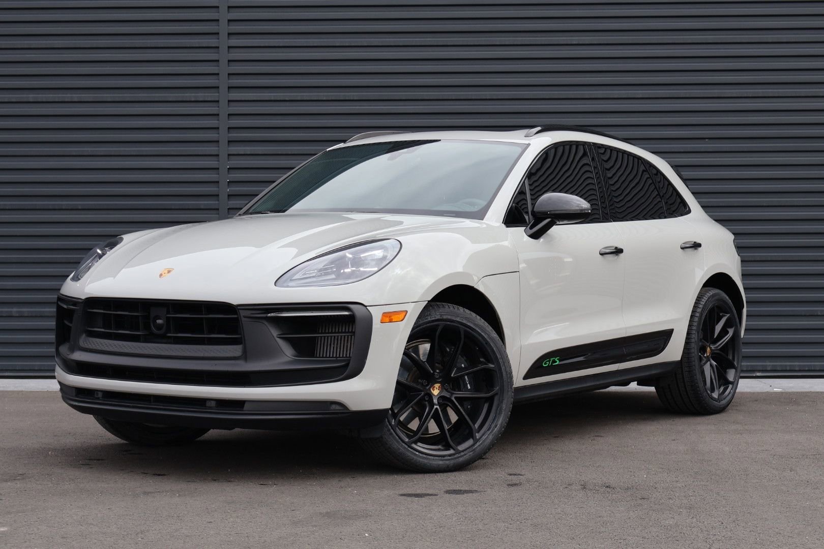 Certified 2022 Porsche Macan GTS image 1