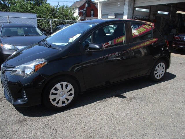 Used 2015 Toyota Yaris L image 4