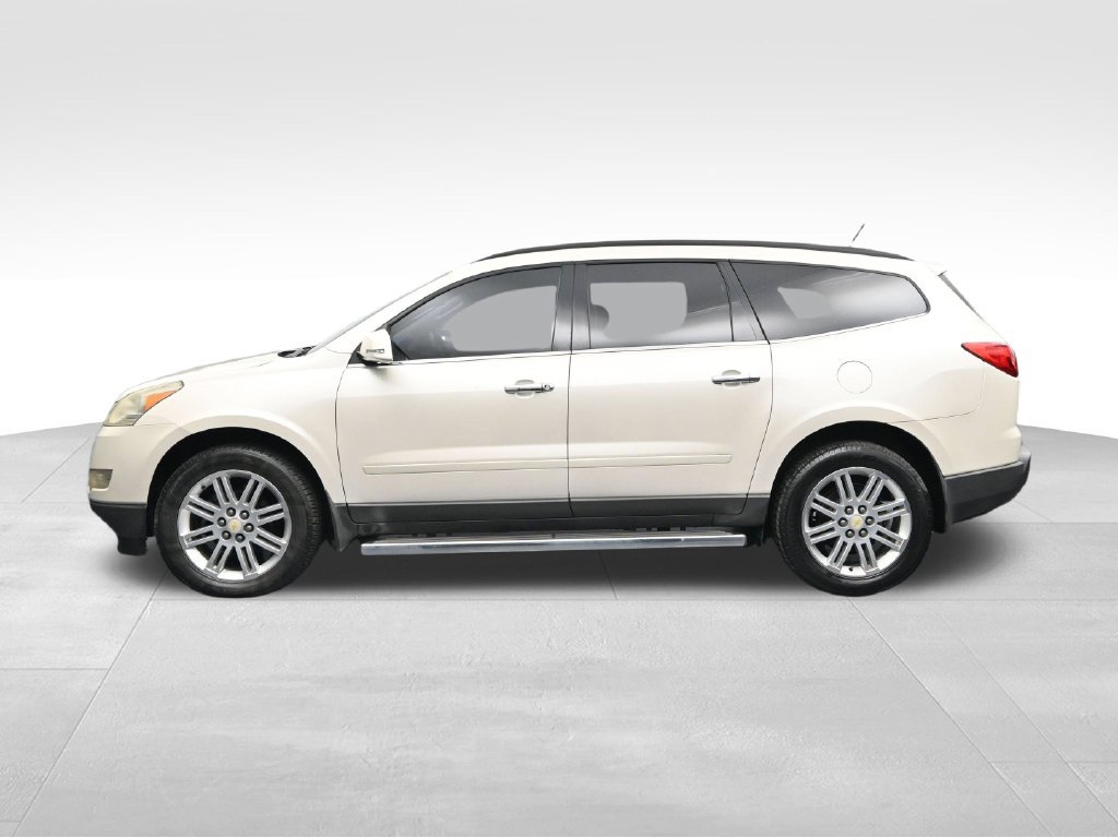 Used 2011 Chevrolet Traverse LT w/ White Premiere Package FWD image 2