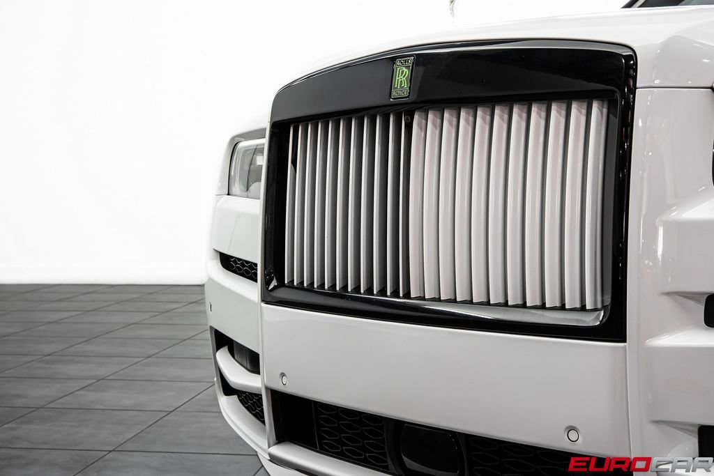 Used 2020 Rolls-Royce Cullinan Black Badge image 11