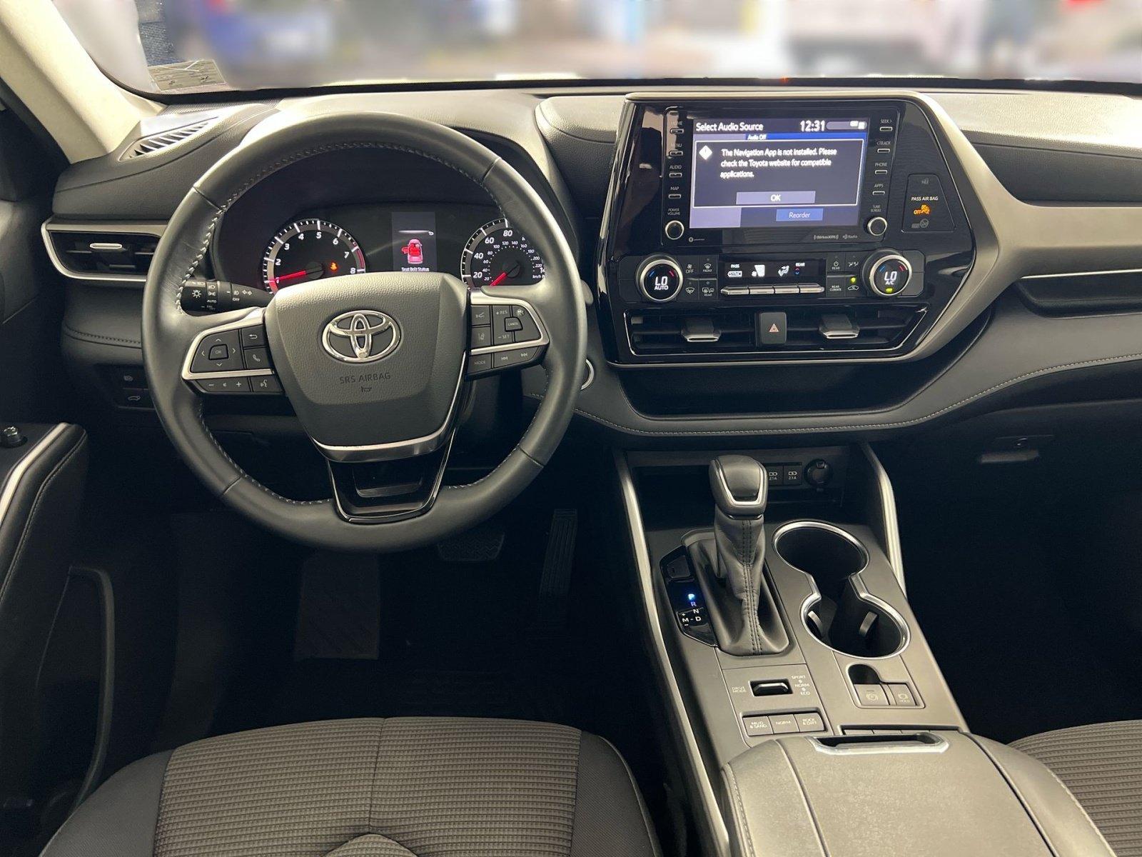 Used 2020 Toyota Highlander LE AWD/4WD image 23