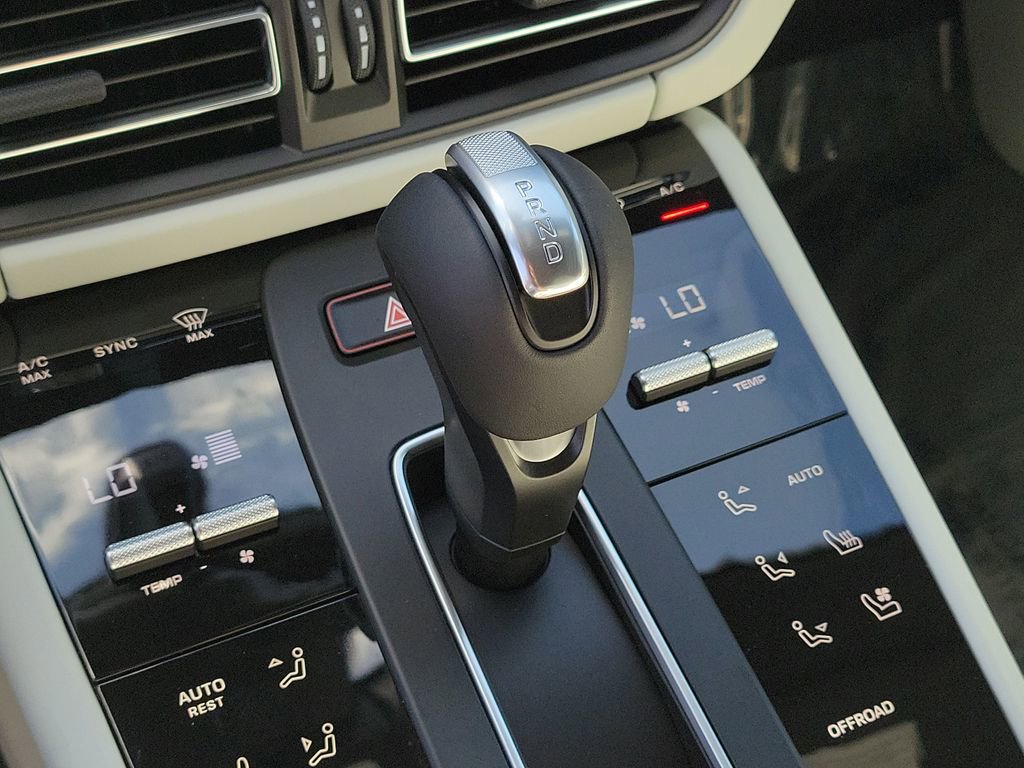 New 2026 Porsche Macan image 33