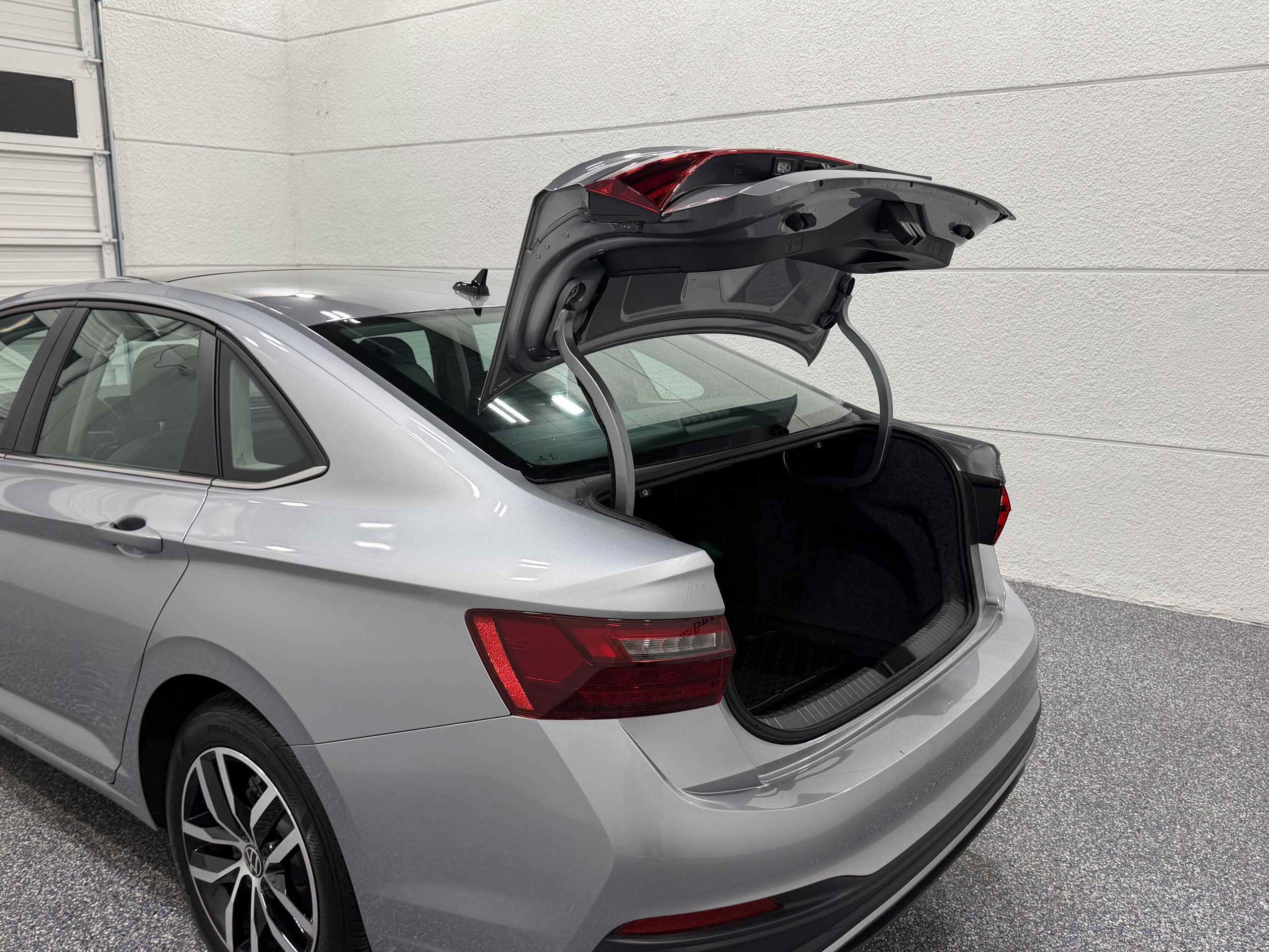 Certified 2026 Volkswagen Jetta SE FWD image 24