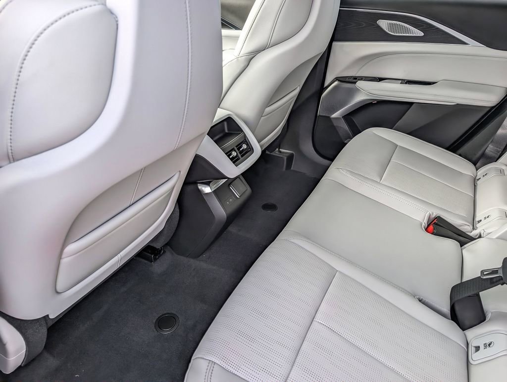 New 2026 Cadillac Lyriq Premium Luxury AWD/4WD image 15