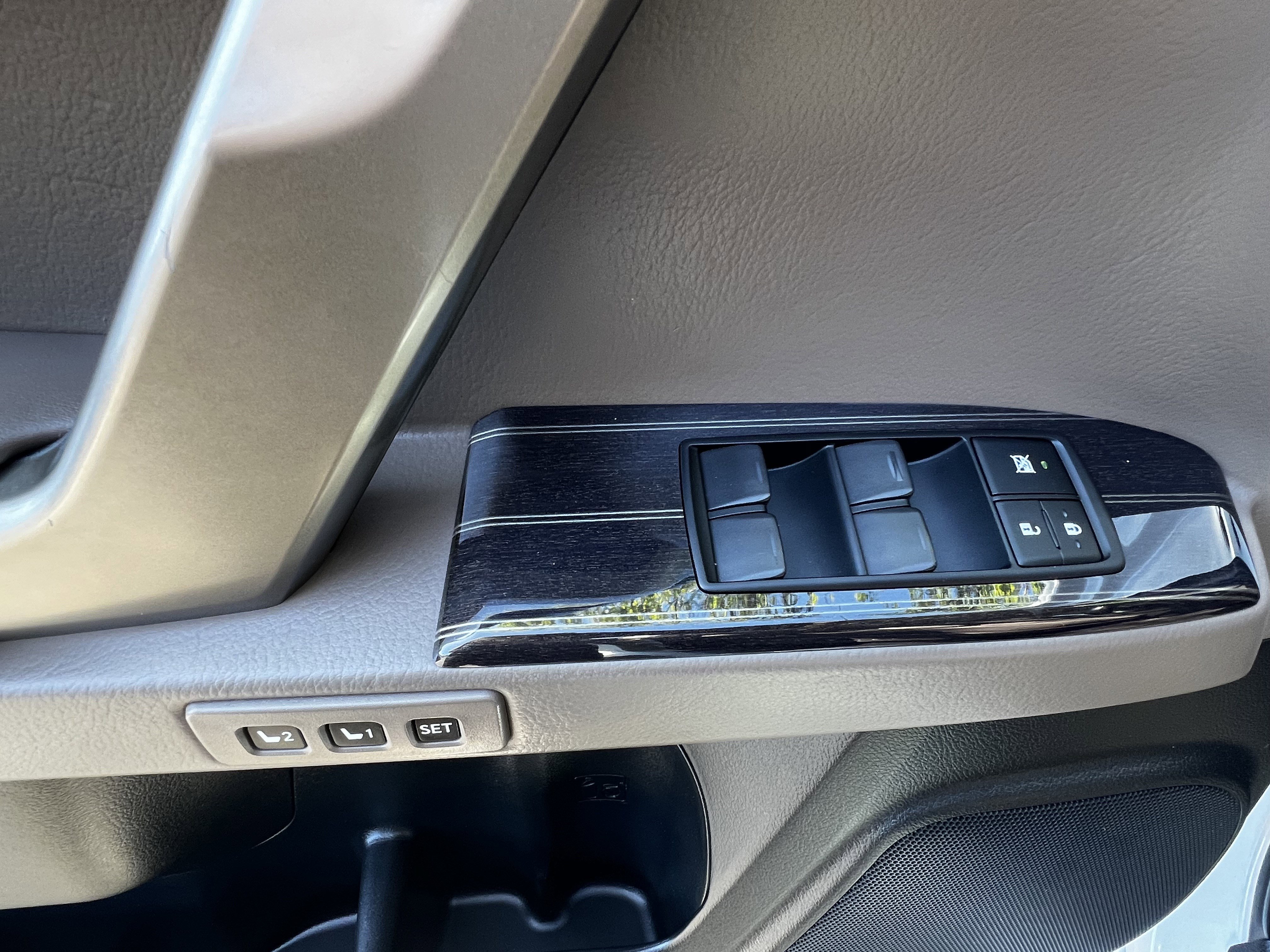 Used 2020 Lexus GX 460 Luxury w/ Accessory Package image 14