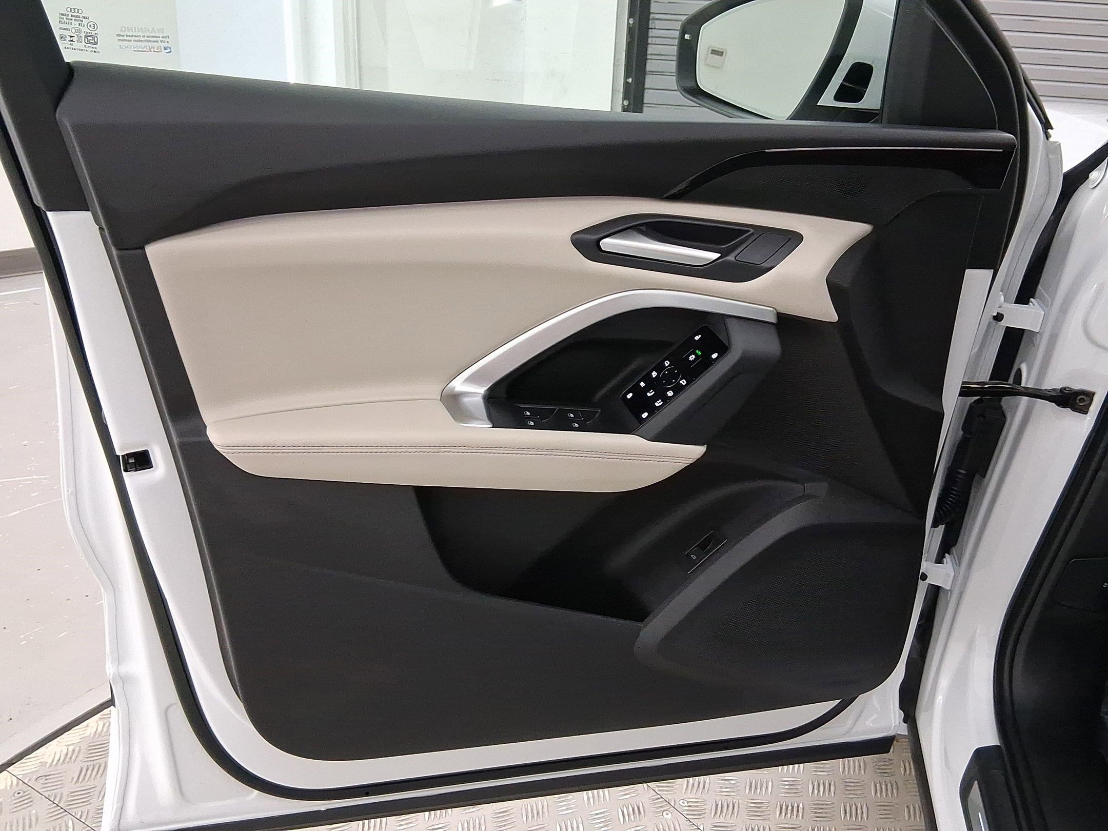 Certified 2025 Audi Q5 Premium w/ Convenience Package image 19