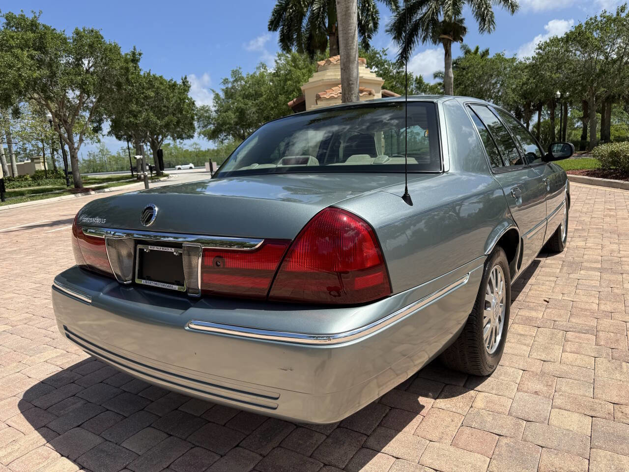 Used 2005 Mercury Grand Marquis LS image 3