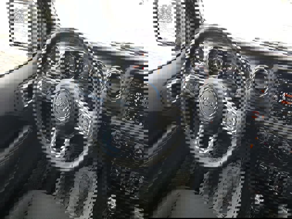 Used 2020 Jeep Wrangler Unlimited Sahara image 18