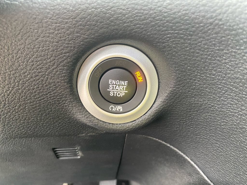 Used 2024 Chrysler Pacifica Pinnacle FWD image 27