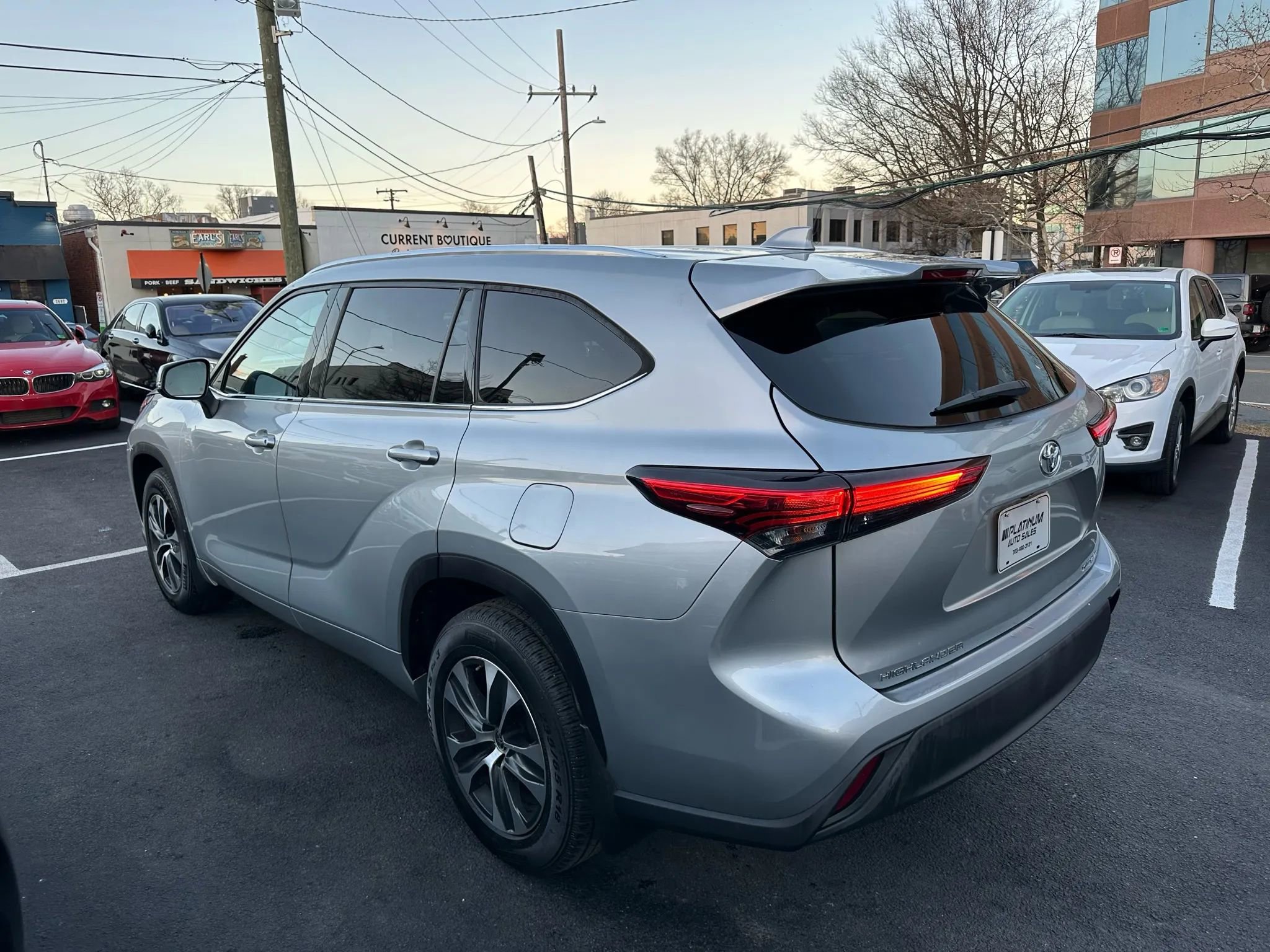 Used 2020 Toyota Highlander XLE image 9