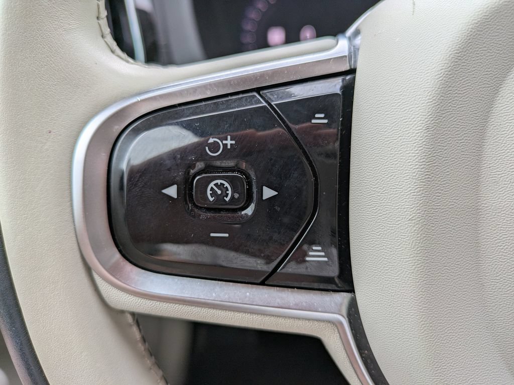 Certified 2023 Volvo XC60 B6 Ultimate w/ Protection Package Premier AWD/4WD image 26