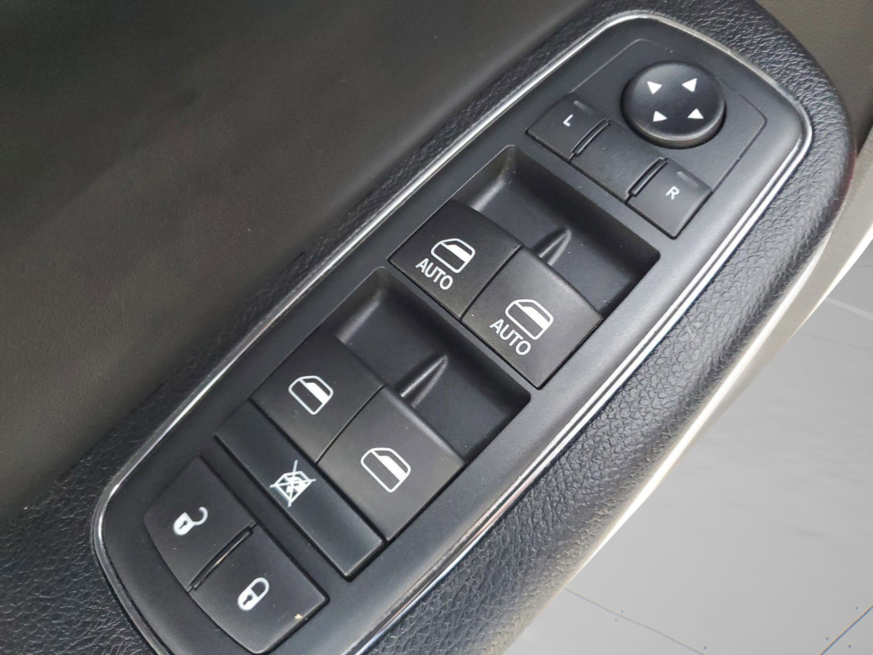 Certified 2020 Chrysler 300 S image 17