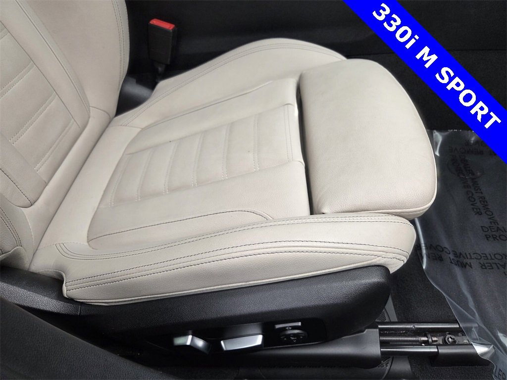 Used 2021 BMW 330i Sedan w/ M Sport Package image 18
