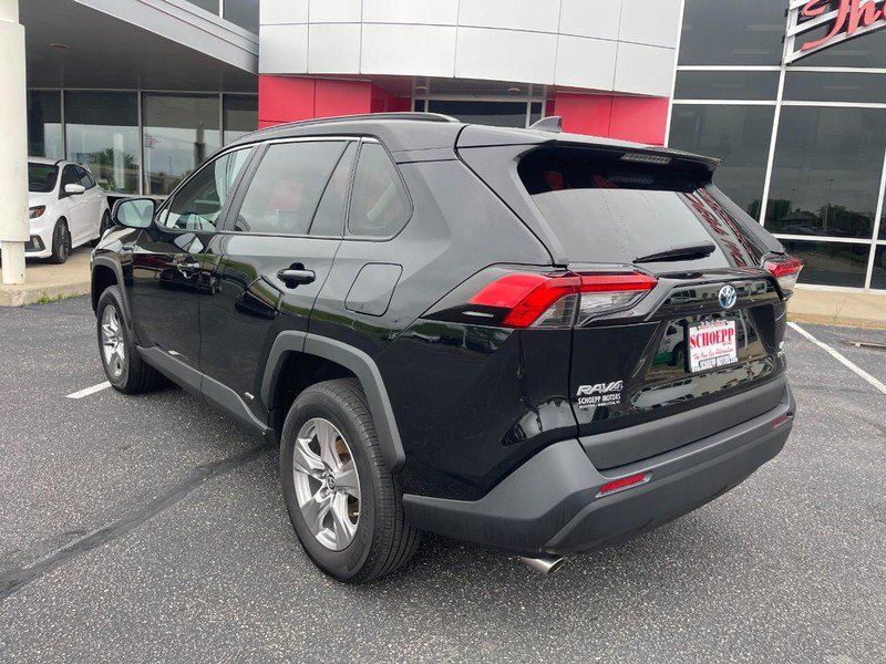 Used 2024 Toyota RAV4 LE AWD/4WD image 4