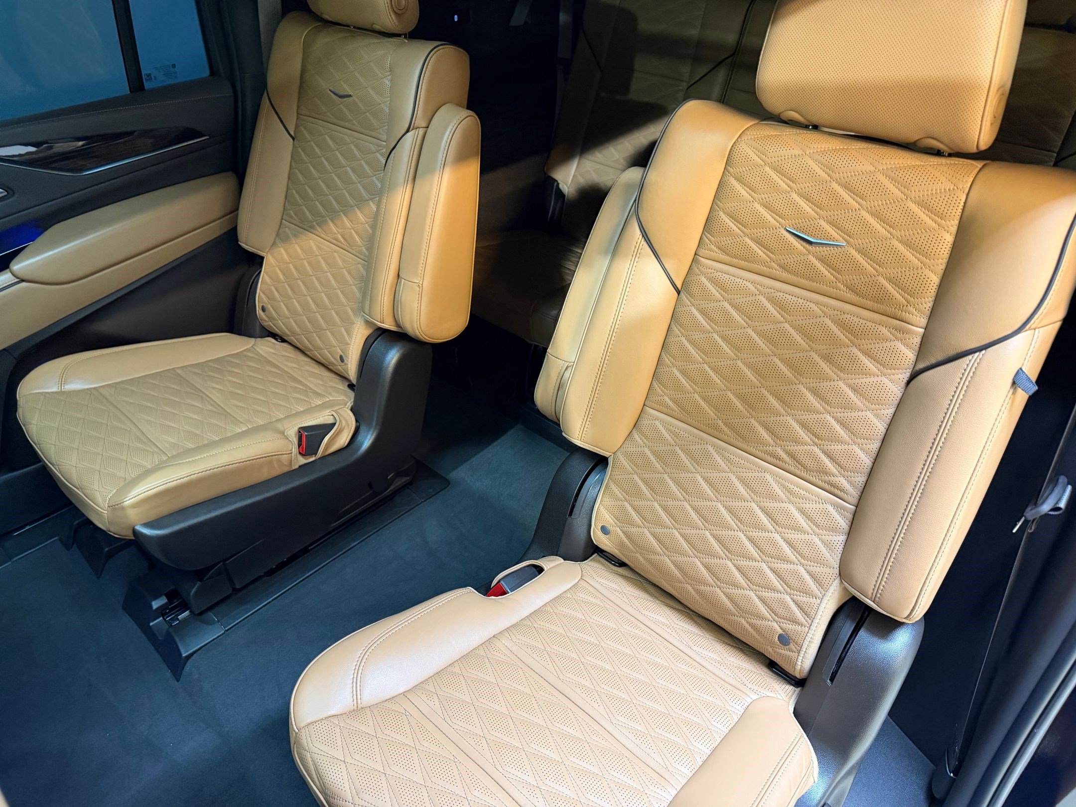 Certified 2023 Cadillac Escalade ESV Premium Luxury image 43
