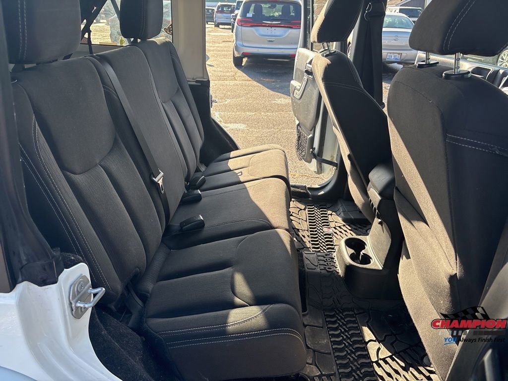 Used 2018 Jeep Wrangler Unlimited Sahara image 26