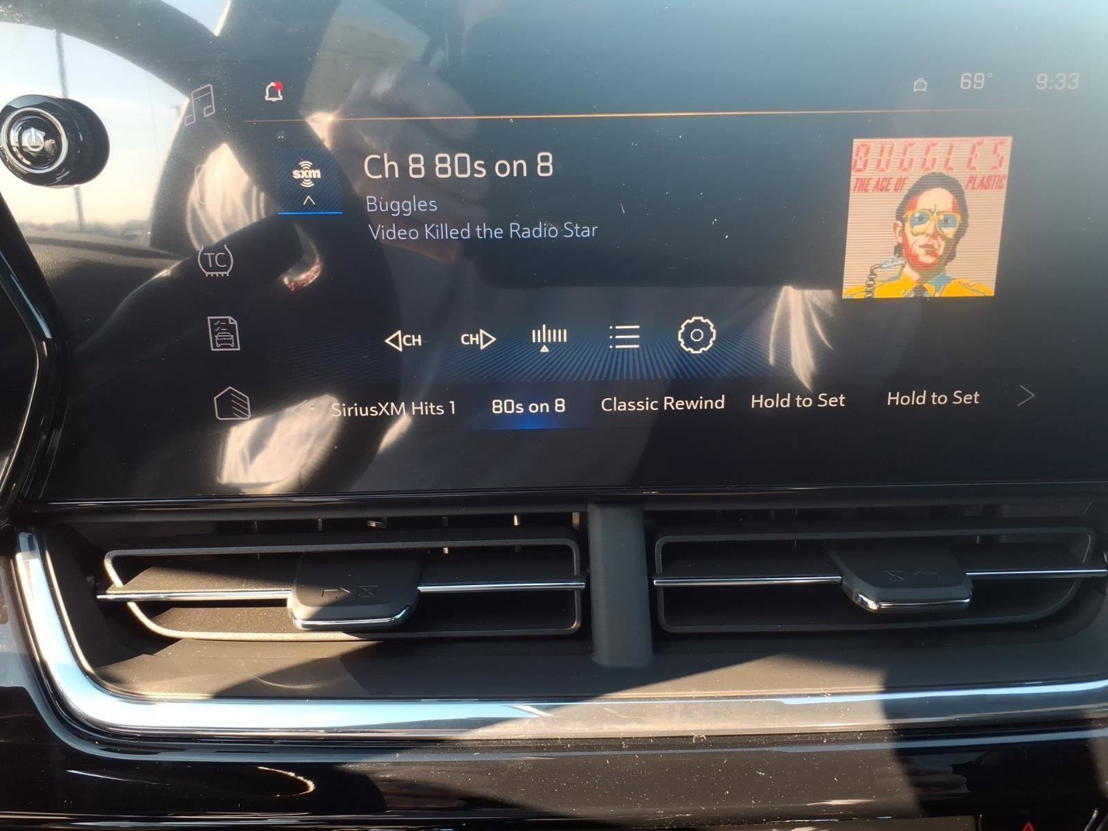 New 2026 Chevrolet Trax RS w/ Sunroof Package image 21