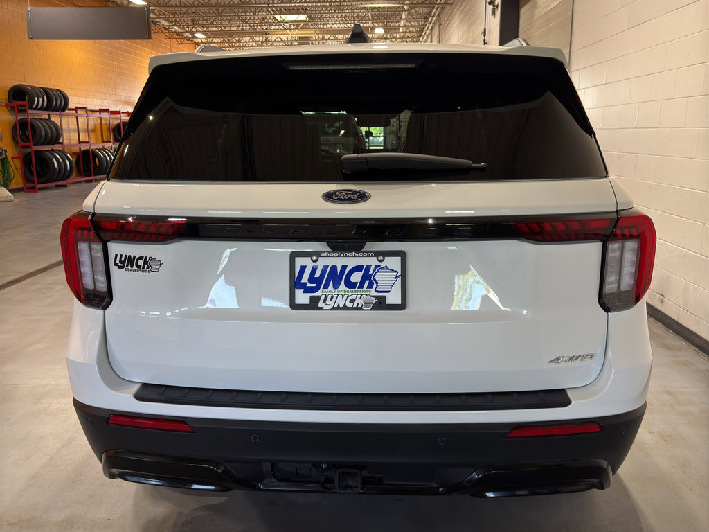 Used 2026 Ford Explorer ST-Line w/ ST-Line Street Pack AWD/4WD image 4